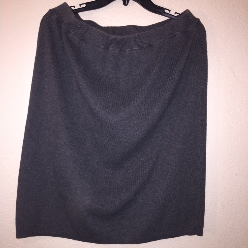 Grey skirt